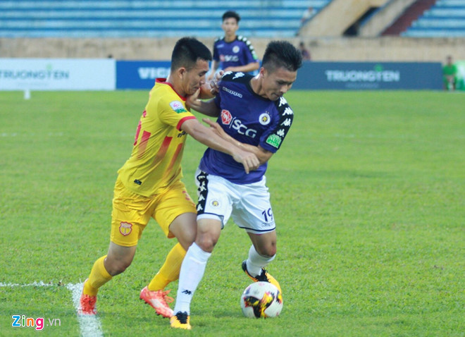 CĐV đội Hà Nội ăn mừng khi đội nhà tiếp tục bất bại ở V.League 2018 CĐV đội Hà Nội ăn mừng khi đội nhà tiếp tục bất bại ở V.League 2018